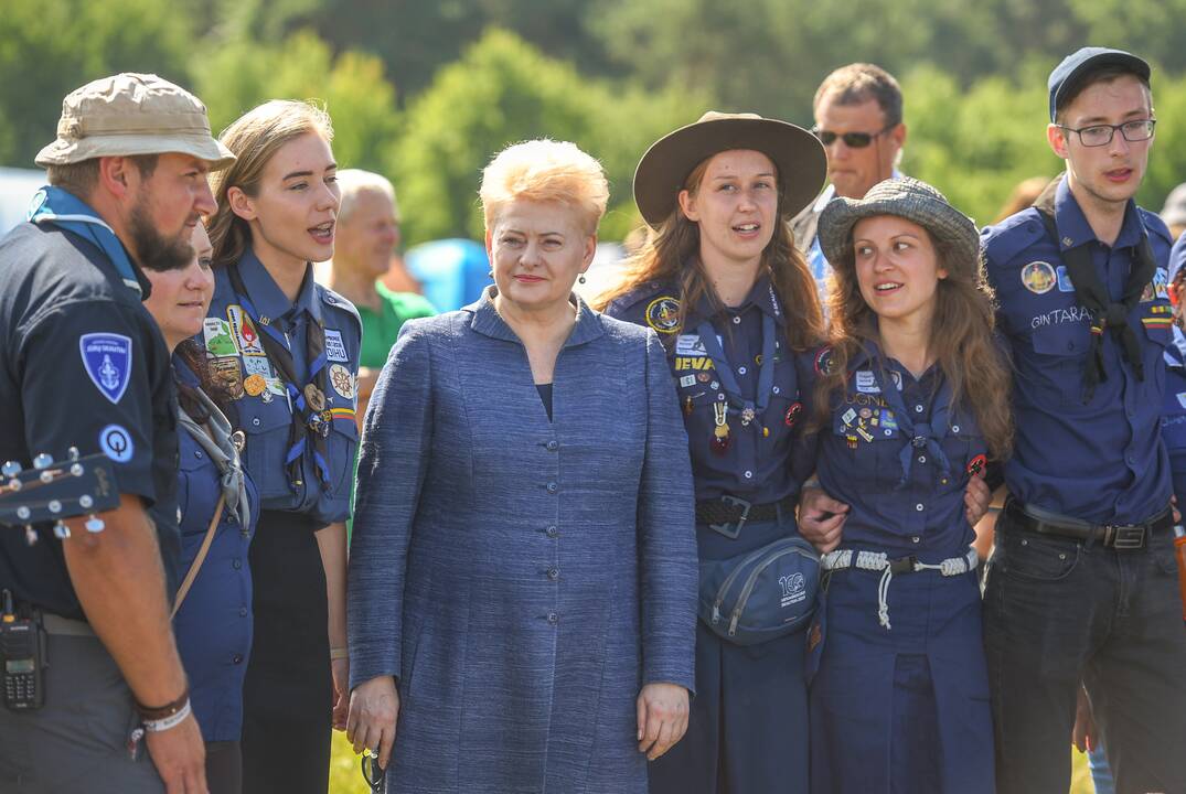 Prezidentei įteiktas garbingiausias skautų apdovanojimas