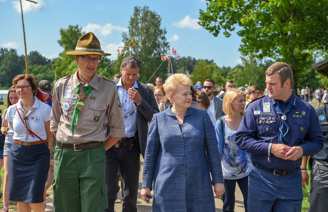 Prezidentei įteiktas garbingiausias skautų apdovanojimas