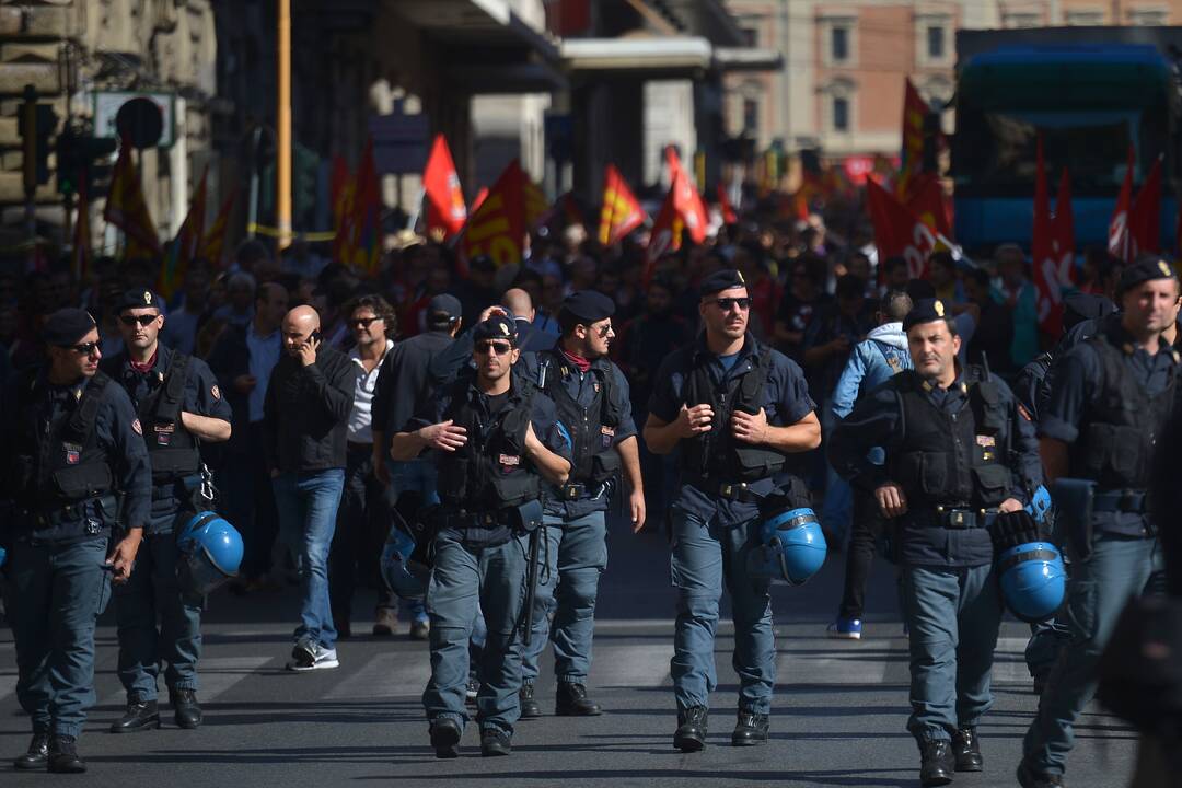 Romoje – protestas prieš taupymo politiką