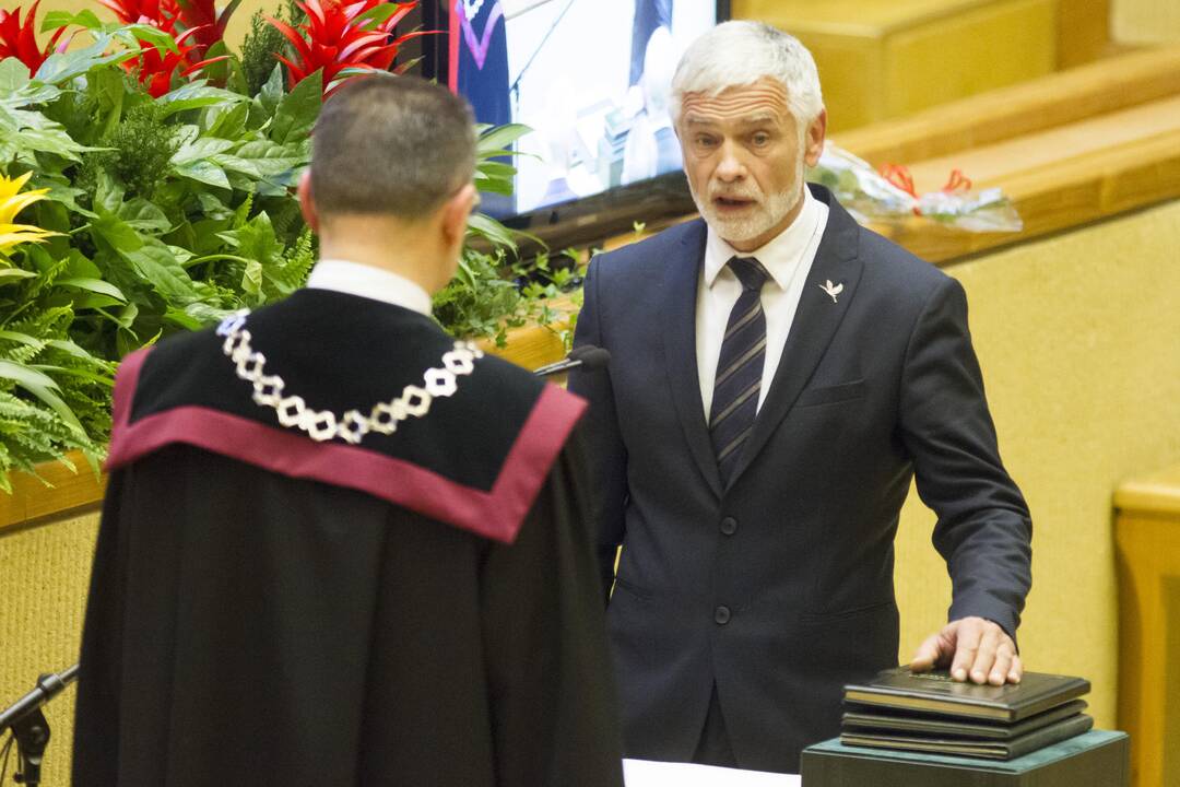 Naujas Seimas susirinko į pirmąjį posėdį