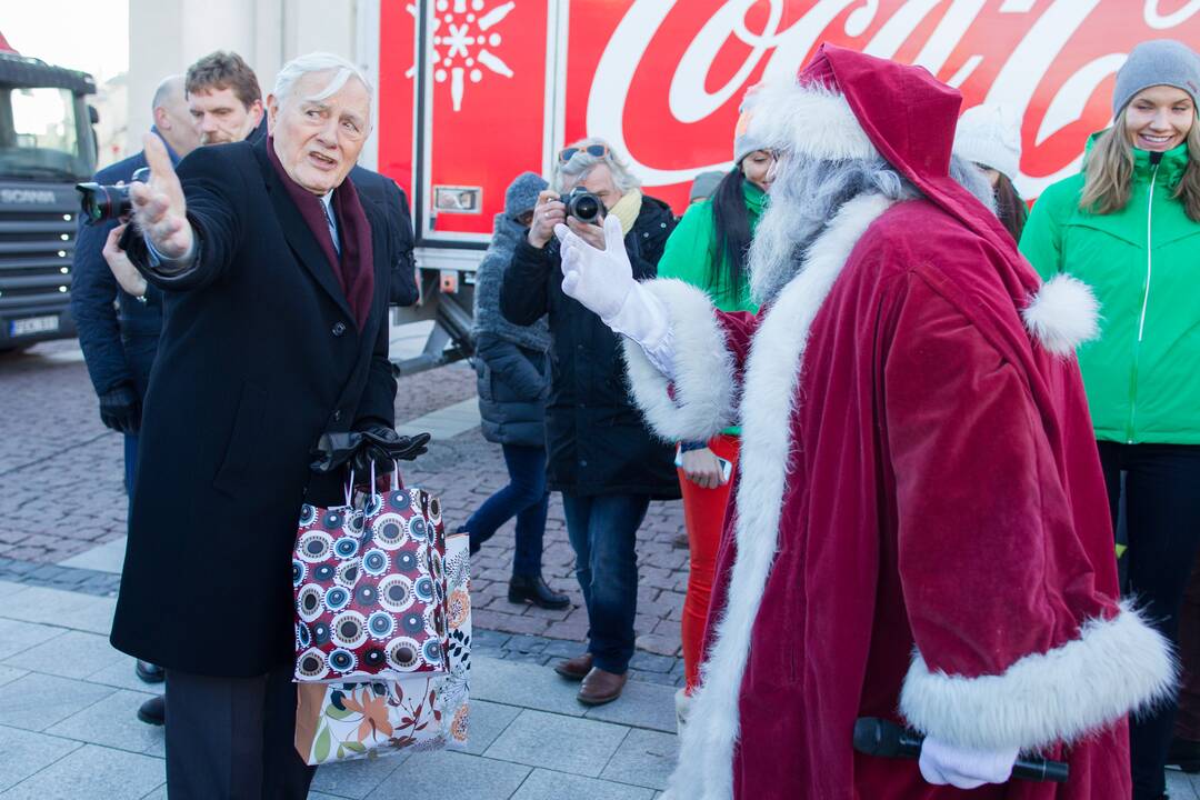 Kelionę po Lietuvą pradėjo Kalėdų karavanas