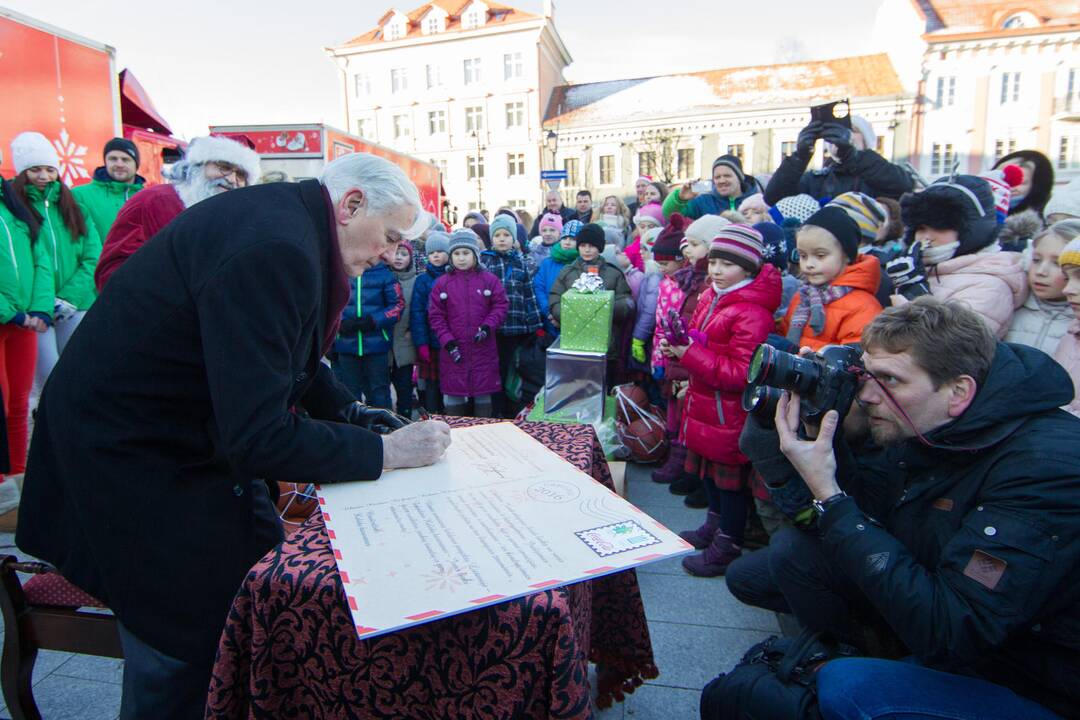 Kelionę po Lietuvą pradėjo Kalėdų karavanas