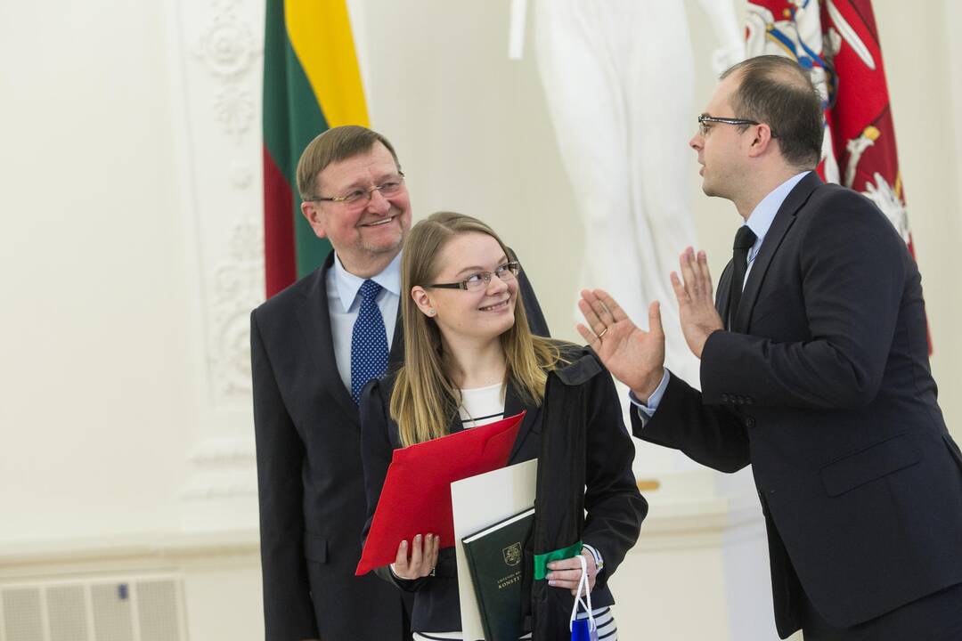 Konstitucijos egzamino nugalėtojų apdovanojimai