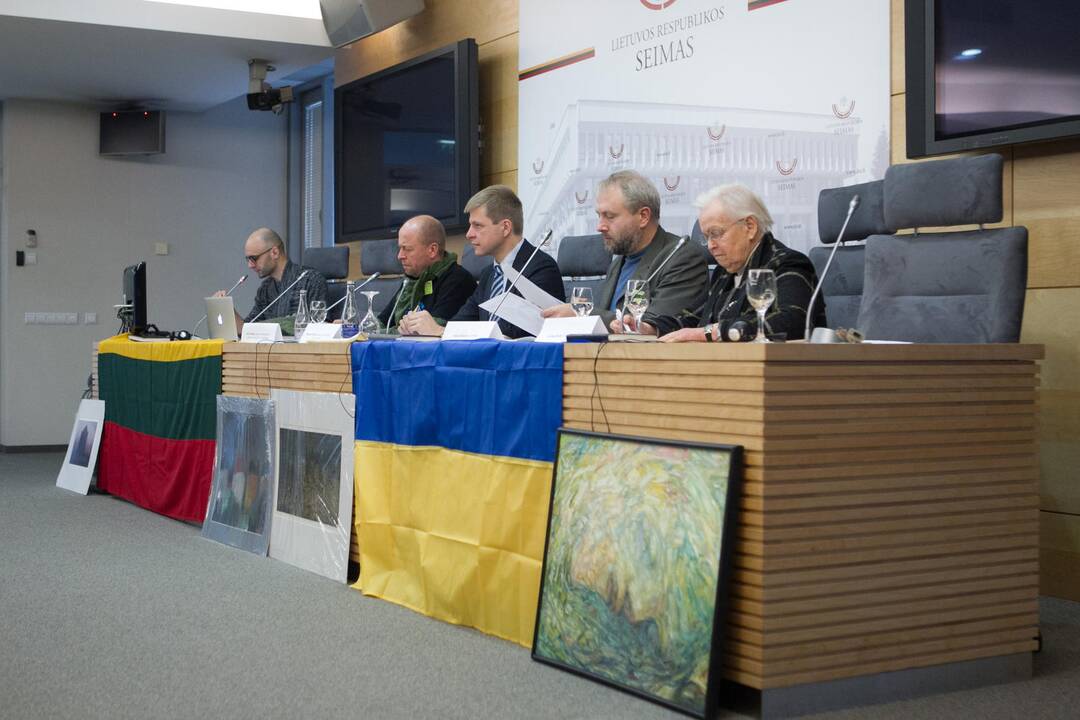 Spaudos konferencija dėl aukciono Ukrainos kariams paremti