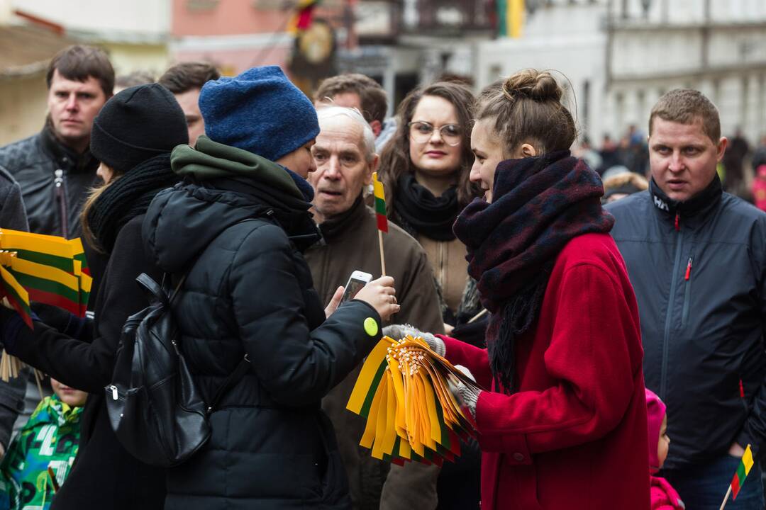 Vasario 16-osios minėjimas prie Signatarų namų