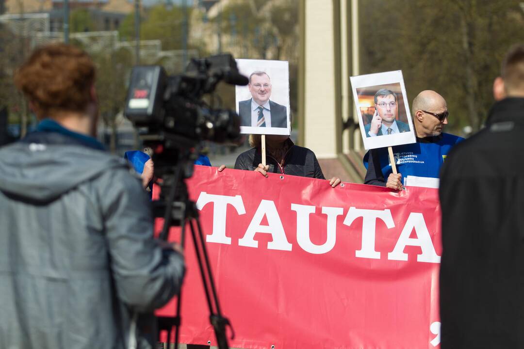 Profsąjungų protestas prie Seimo