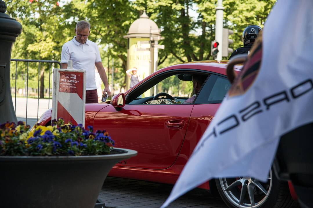 Vilniuje rinkosi „Porsche“ gerbėjai