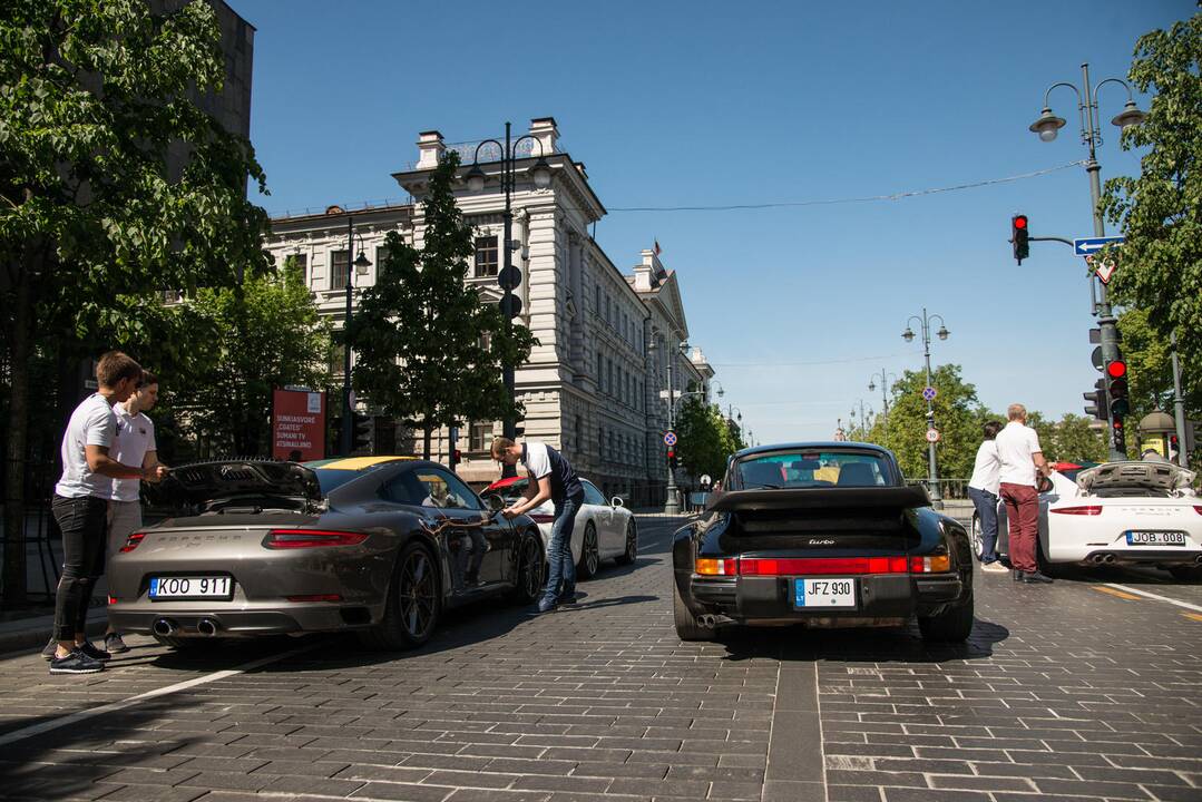 Vilniuje rinkosi „Porsche“ gerbėjai