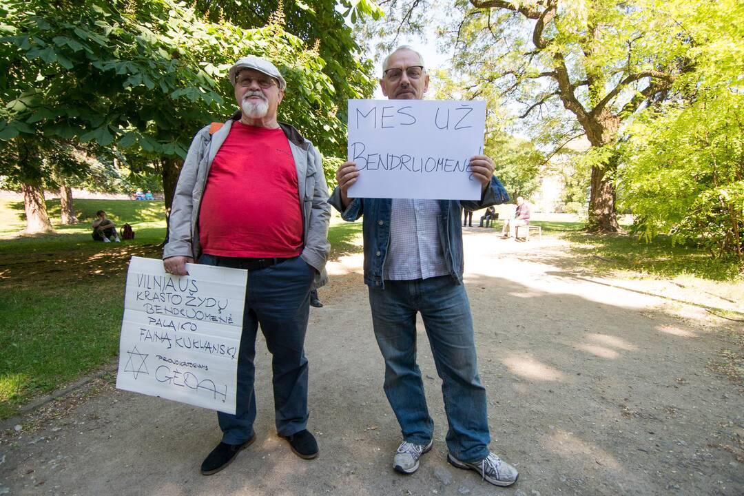 Žydai surengė protesto akciją