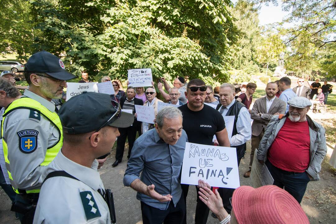 Žydai surengė protesto akciją