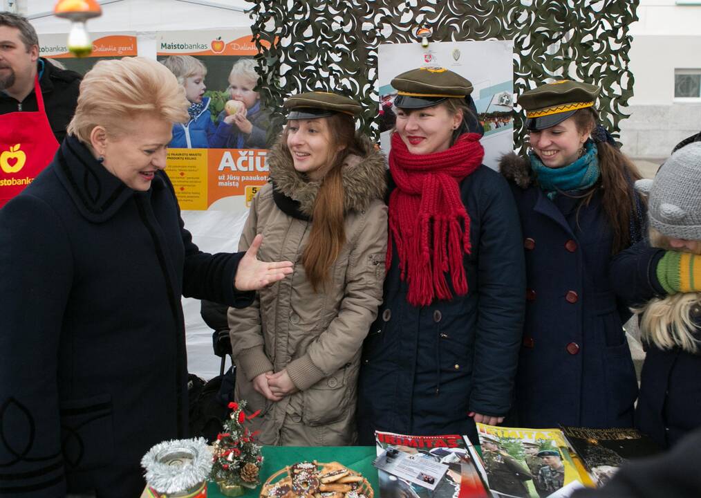 Prezidentė dalyvavo kalėdinėje mugėje Daukanto aikštėje