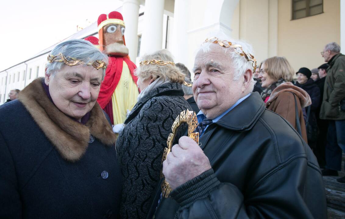 Liaudies meistrams įteikti „Aukso vainikai“