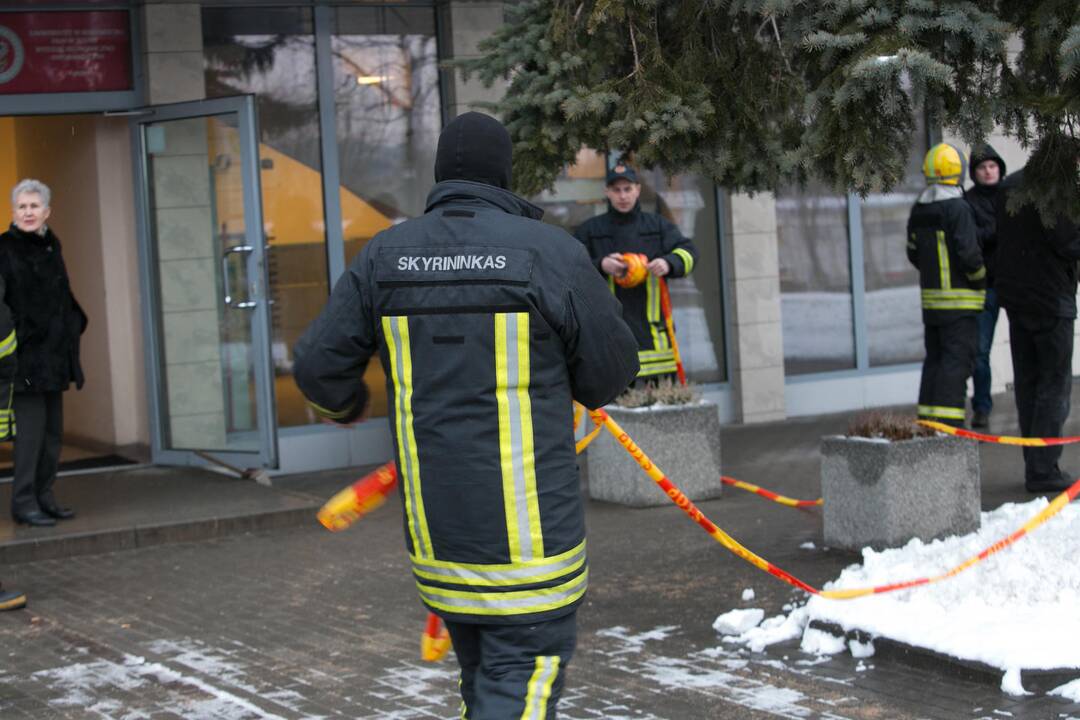 Ugniagesiai evakavo pastatą Kalvarijų gatvėje