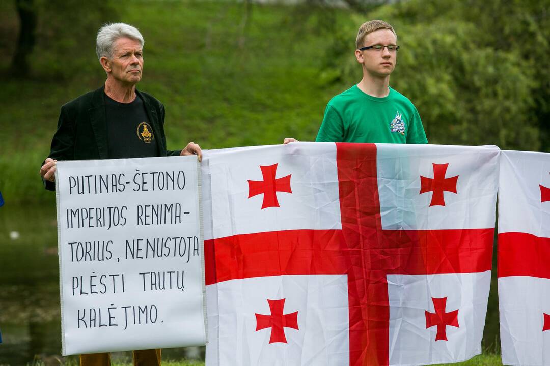 Pilietinė akcija prie Rusijos ambasados