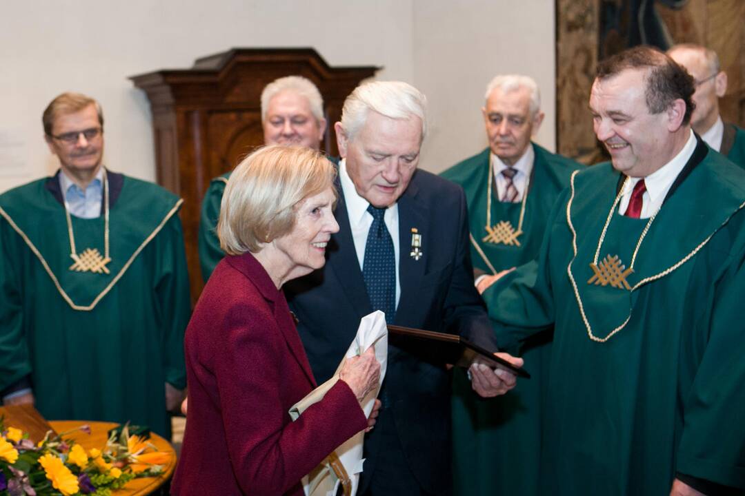 V. Adamkui įteiktas Santarvės ordinas