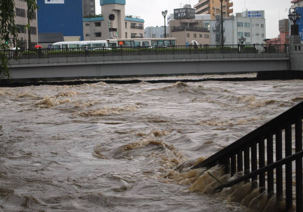 Japoniją siaubia potvyniai