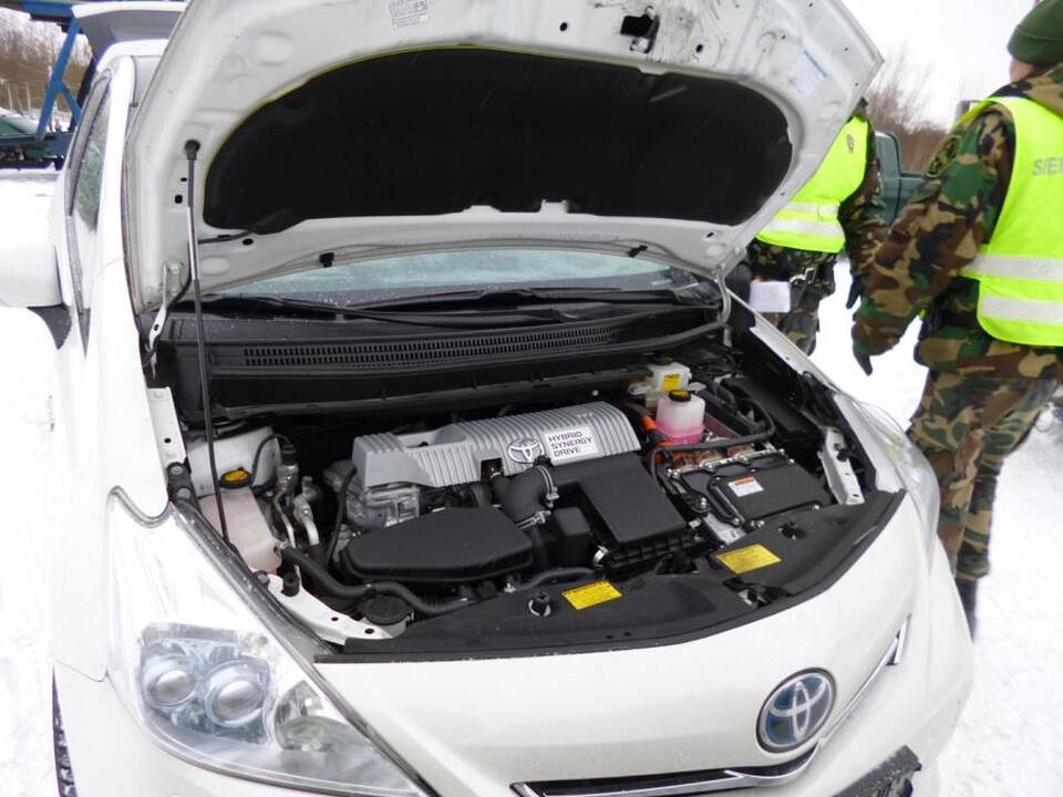 Pasieniečiai sulaikė du naujus Olandijoje vogtus automobilius 
