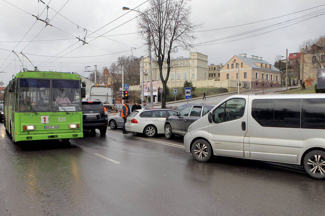 Kaune susidūrė keturi automobiliai