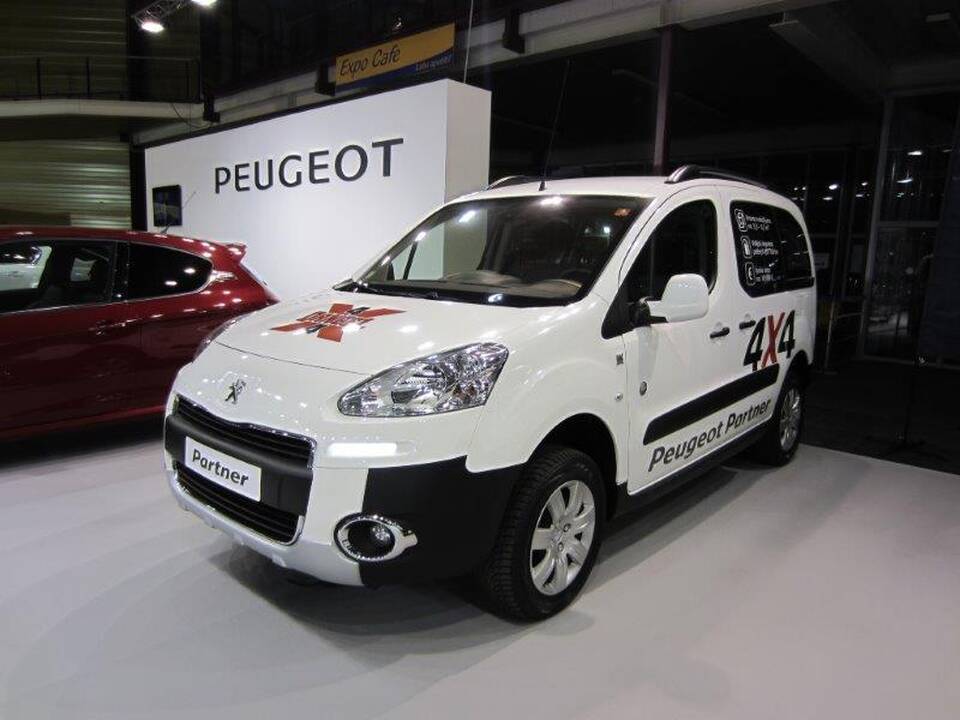 „Peugeot“ stendas parodoje „Riga International Motor Show 2014“