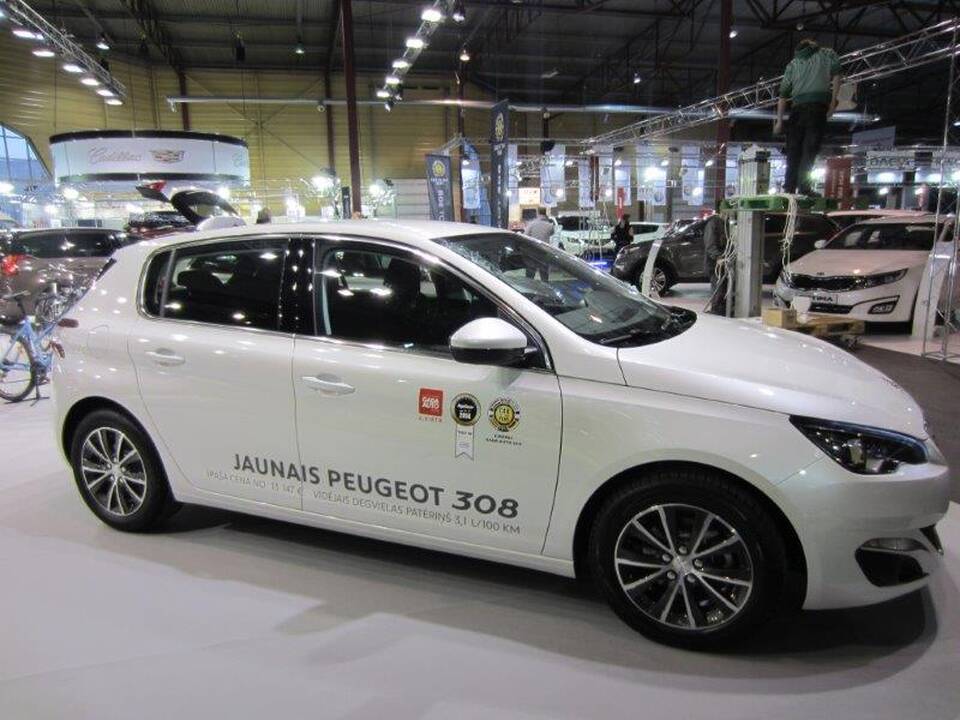 „Peugeot“ stendas parodoje „Riga International Motor Show 2014“