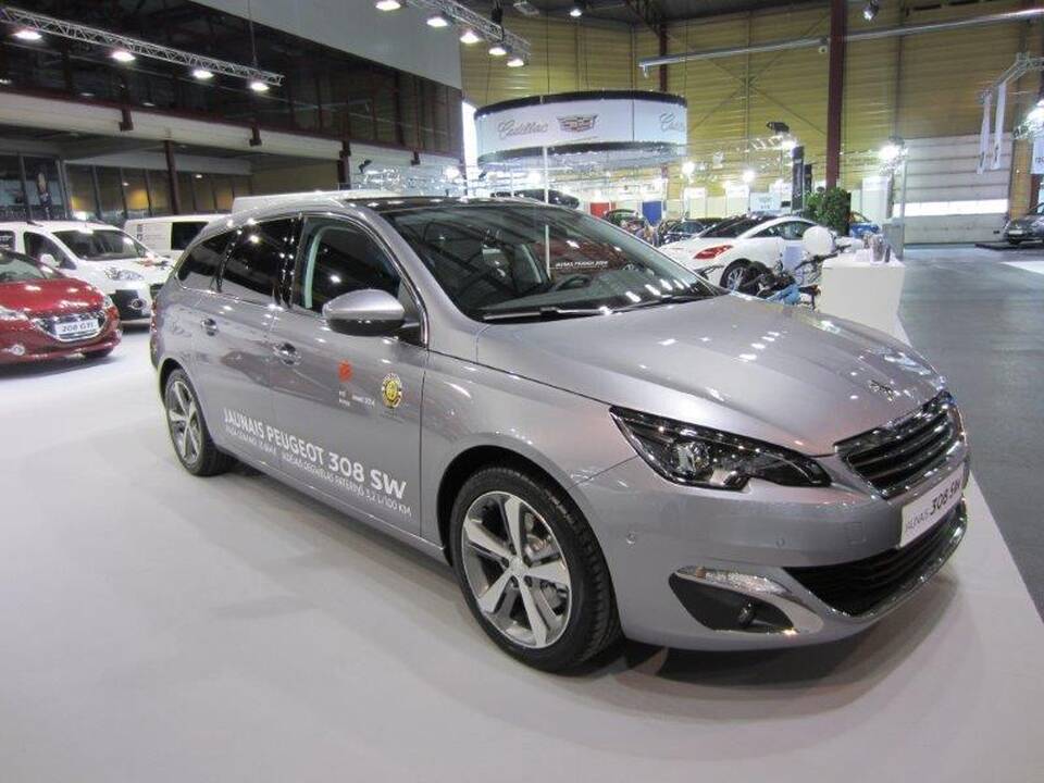 „Peugeot“ stendas parodoje „Riga International Motor Show 2014“