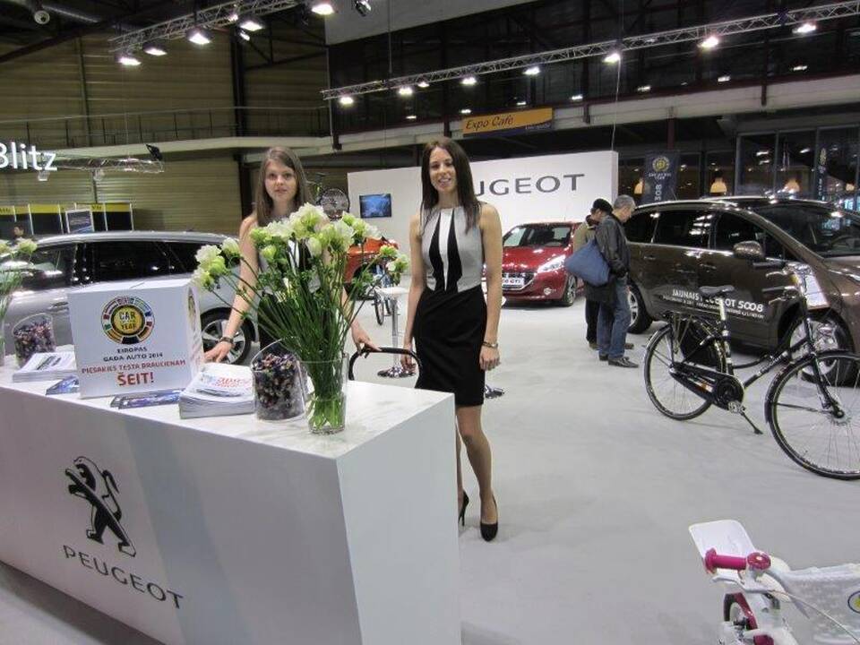 „Peugeot“ stendas parodoje „Riga International Motor Show 2014“