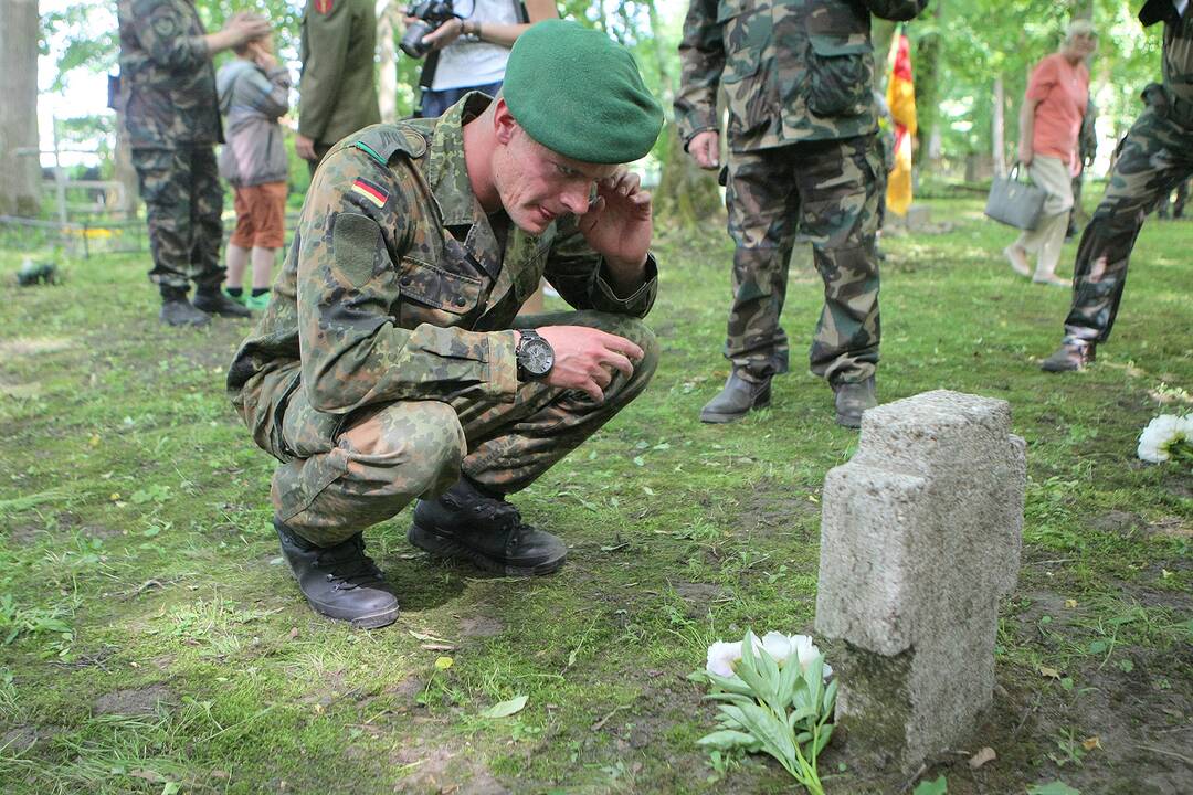 Fredoje sutvarkyti vokiečių karių kapai