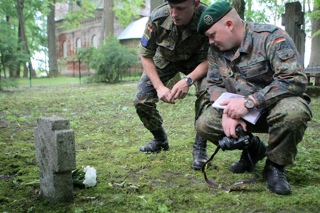 Fredoje sutvarkyti vokiečių karių kapai