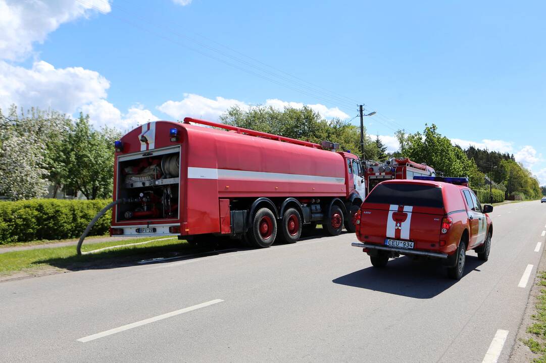 Jokūbave sprogimas sukėlė gaisrą