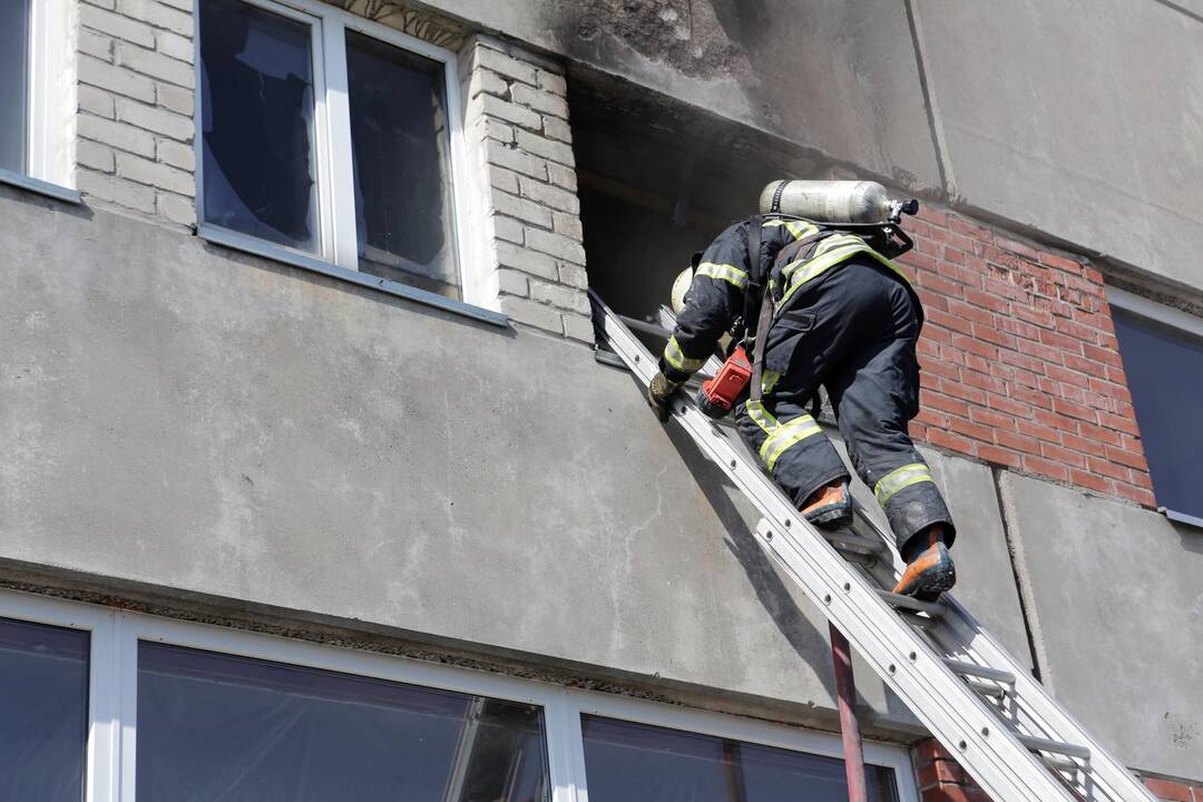 Užsidegė gamybinės patalpos Svajonių gatvėje