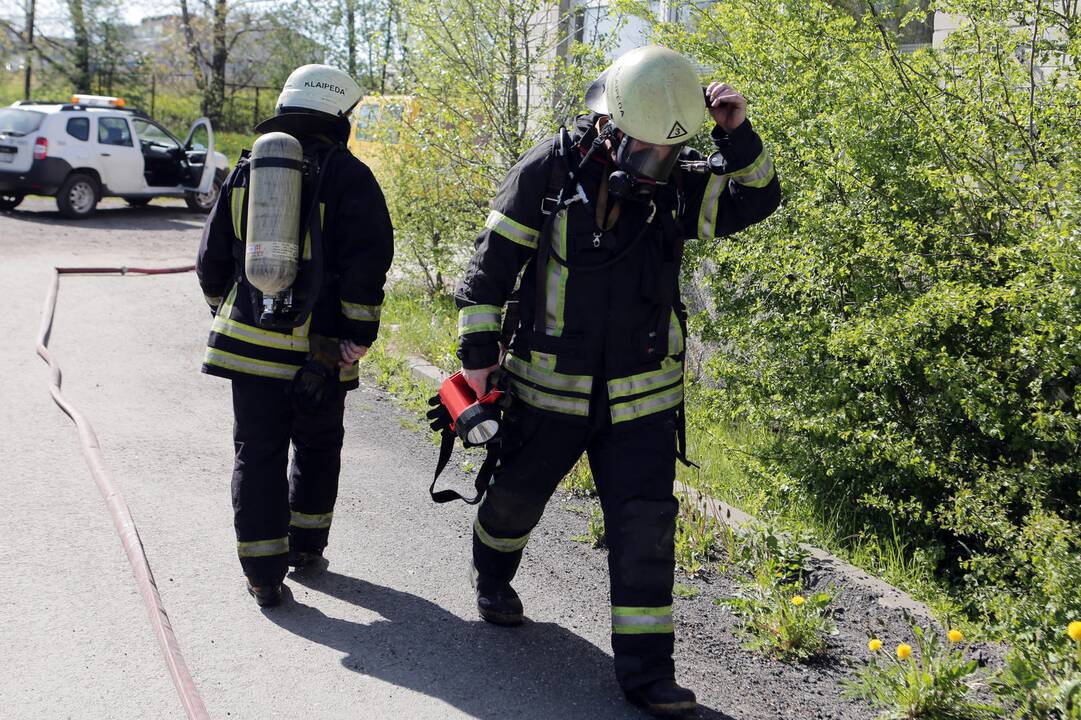 Užsidegė gamybinės patalpos Svajonių gatvėje