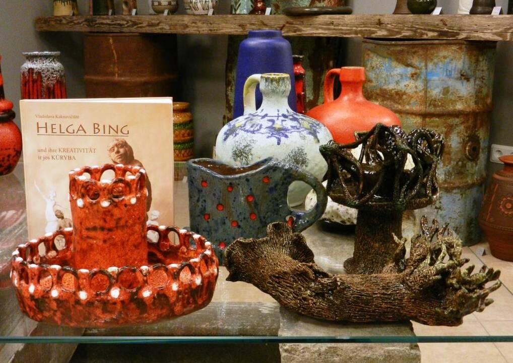 H.Bing keramika semiasi jėgos iš vokiškos šio meno tradicijos.