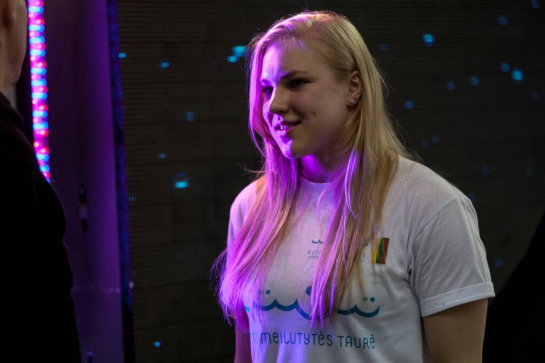 Šeimų plaukimo estafetės R. Meilutytės taurei laimėti