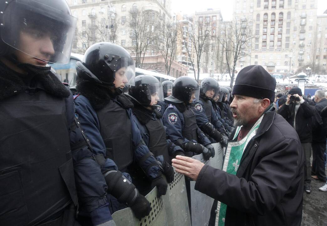 Kijeve protestuotojus ir spec. pajėgas paveikė šaltukas