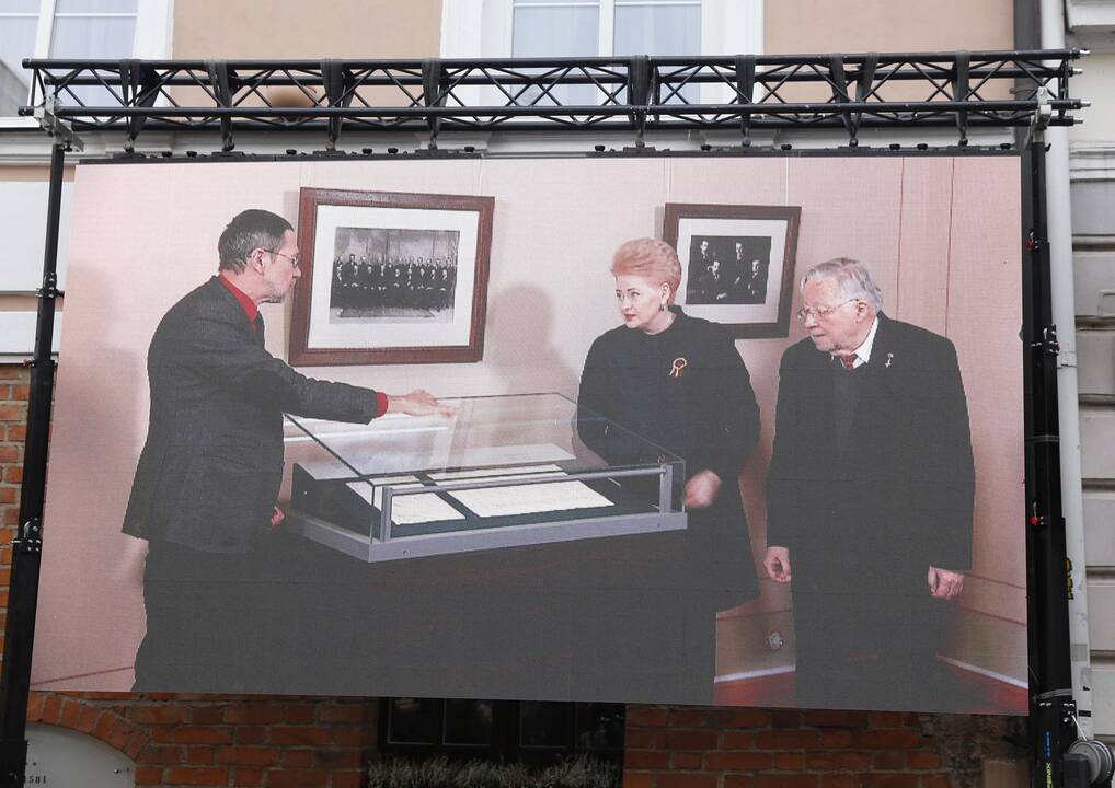 Signatarų namuose pradedamas eksponuoti Nepriklausomybės Aktas