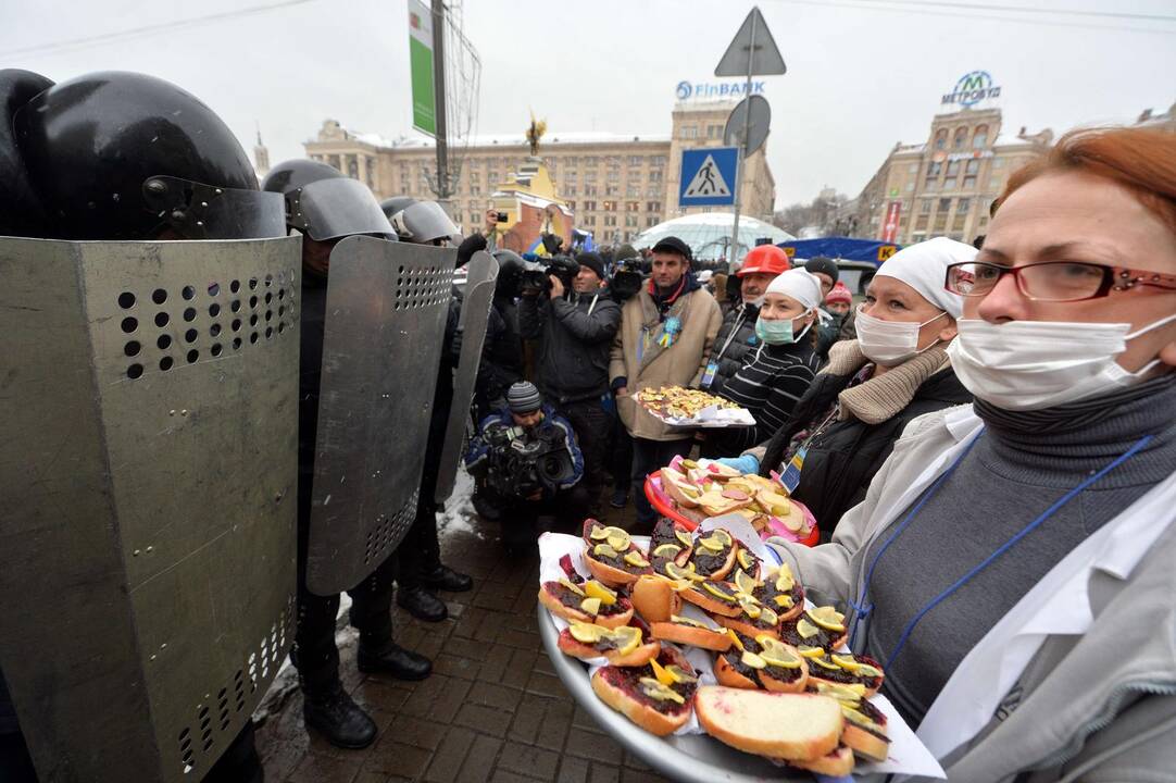 Kijeve protestuotojus ir spec. pajėgas paveikė šaltukas