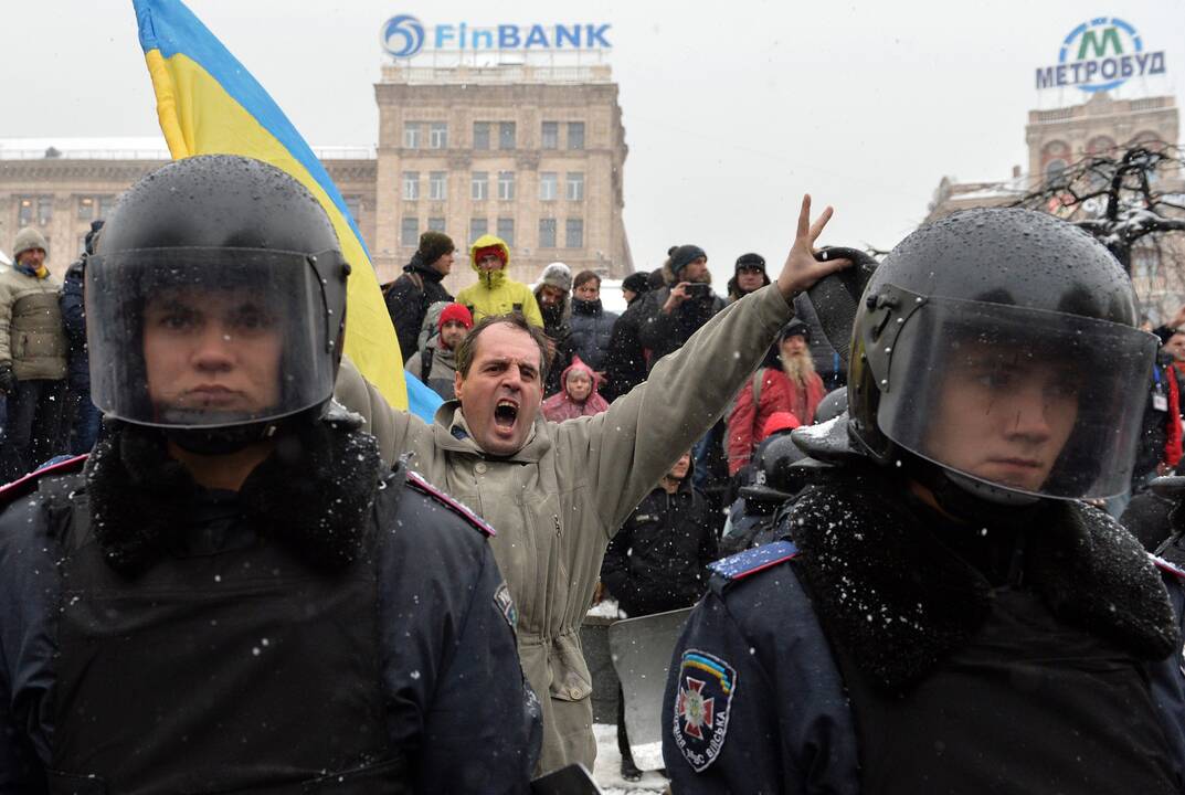 Kijeve protestuotojus ir spec. pajėgas paveikė šaltukas