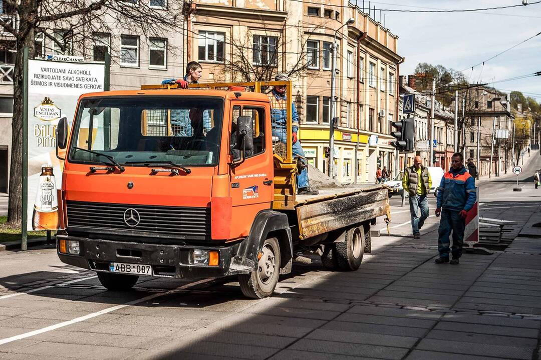 Keičiamos Vilniaus g. grindinio plytelės