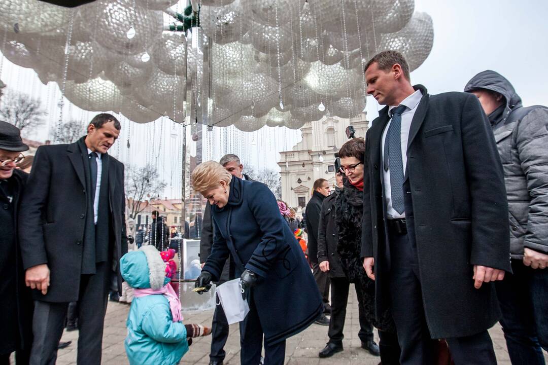 Prezidentė apžiūrėjo Kauno pagrindinę eglę