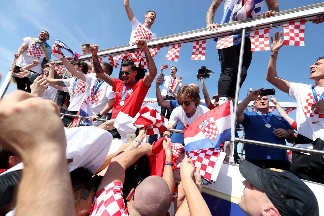 Zagrebe žmonių minia sveikino Kroatijos futbolininkus