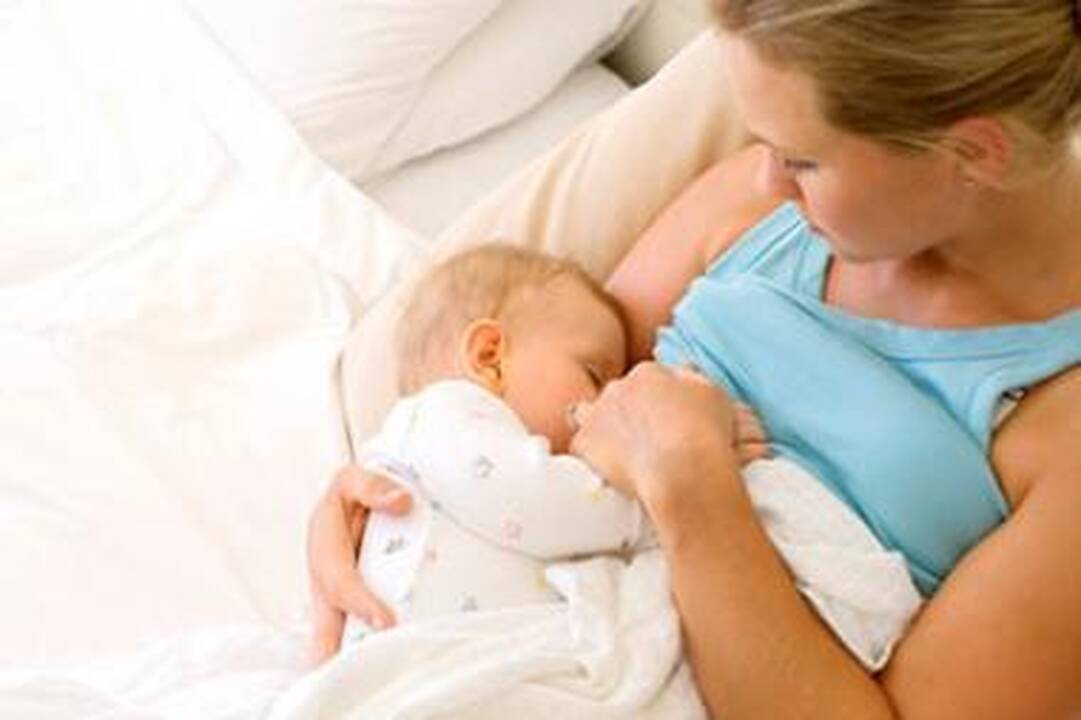 Maitinimas krūtimi mažina vėžio riziką