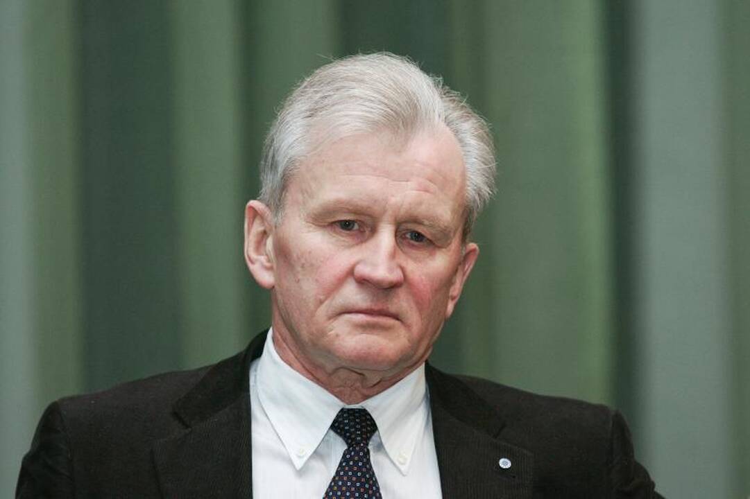 K.Glaveckas sako, kad euras Lietuvoje bus tik po 7 metų