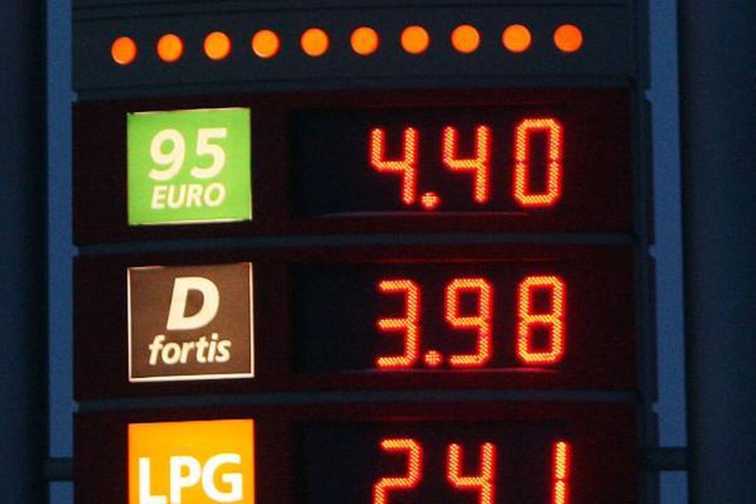 Benzino kaina pasiekė 4,40 Lt/l