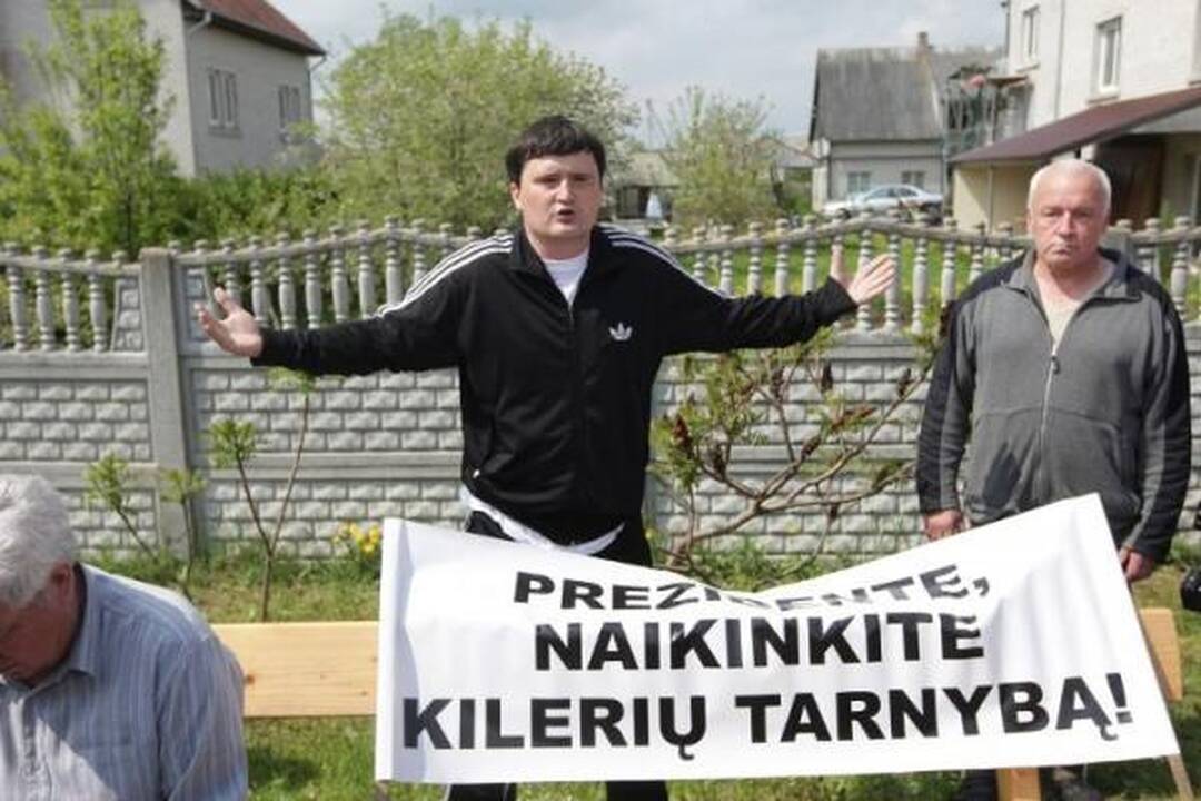 Prie Venckų namų atvyko ir V.Šustauskas, ir baikeriai (papildyta)