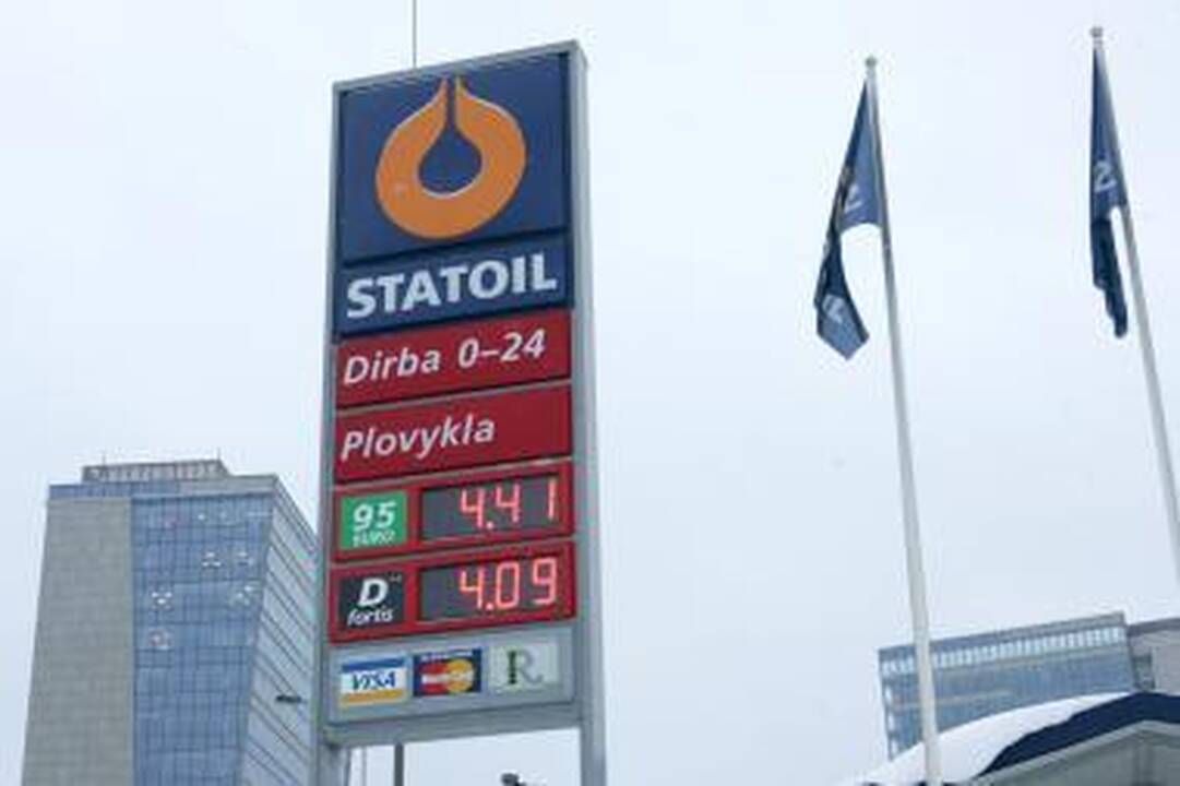 Apklausa: brangstantys degalai verčia pirkti kontrabandą