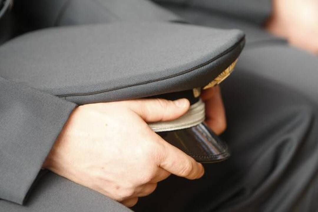 Nuo tarnybos nušalintas neblaivus patruliniame automobilyje aptiktas policininkas (papildyta)