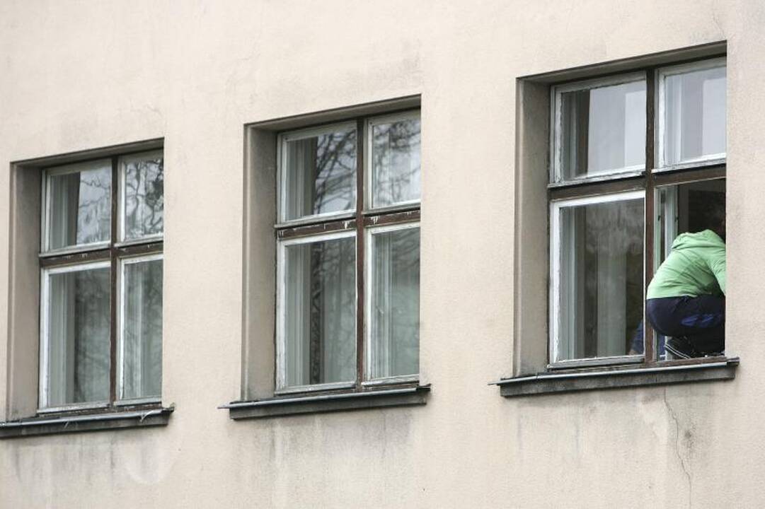Panevėžio ligoninėje pro langą iššoko ir mirė pacientė