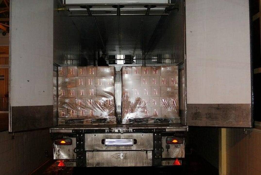 Vilkikai gabeno 165 tūkst. litų vertės kontrabandines cigaretes