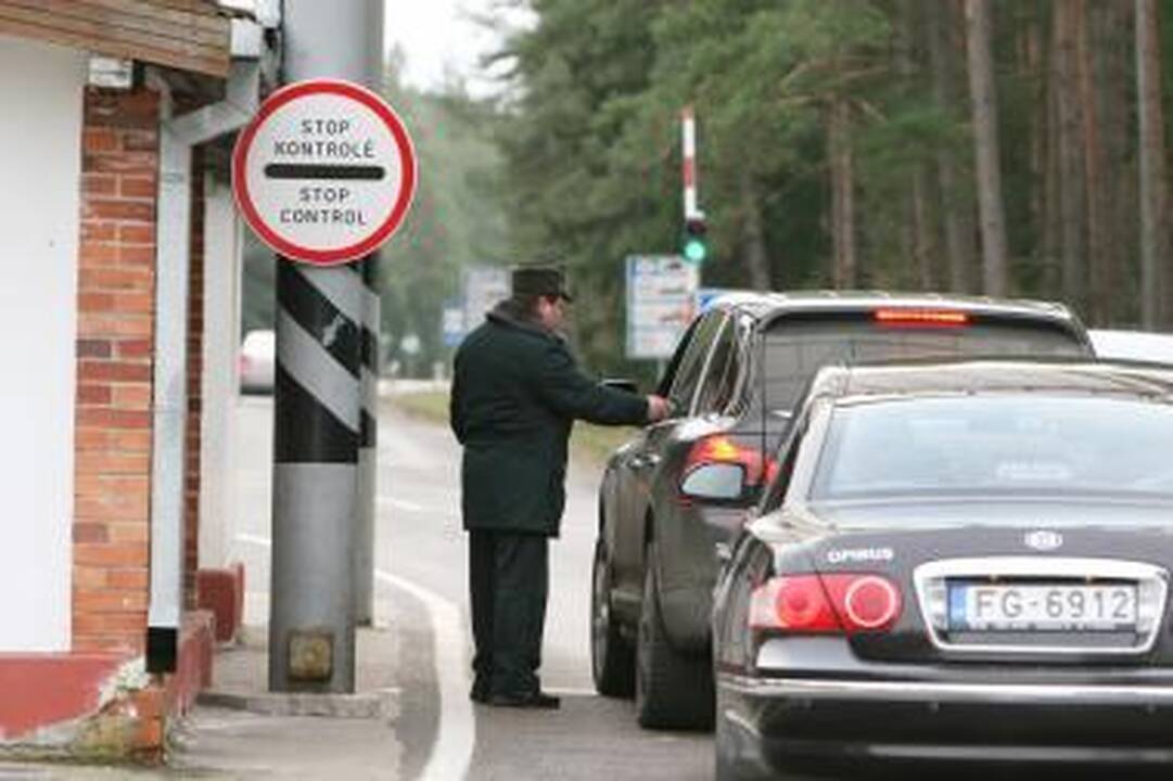 Dažnai kertantys sieną - po didinamuoju stiklu