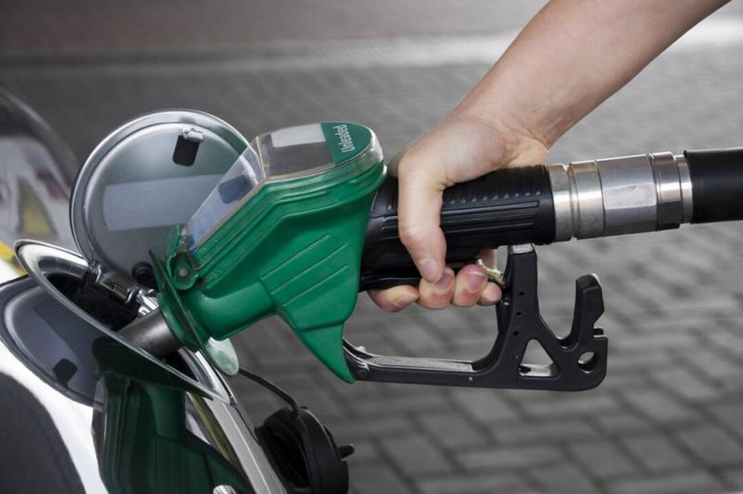 Dyzelinas kainuoja beveik tiek pat kiek benzinas